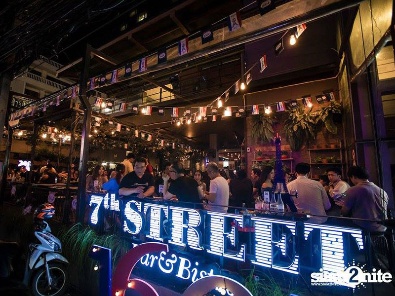 ร้านนั่งชิวทองหล่อ-เอกมัย 7th Street Bar Bistro