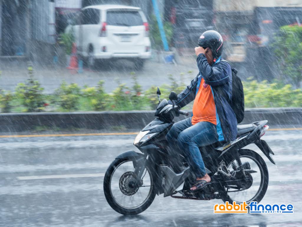 ขี่รถจักรยานยนต์ ใหน้าฝนให้ปลอดภัย
