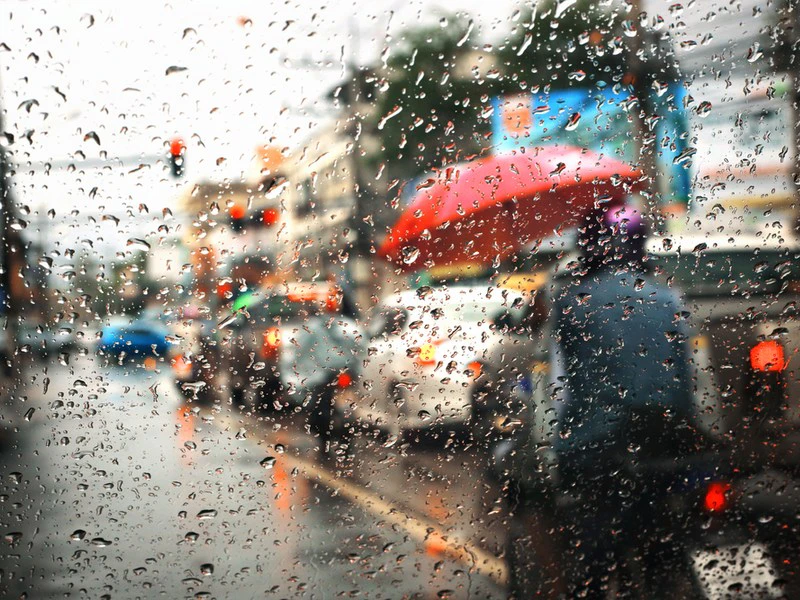 ฝนตกรถติด