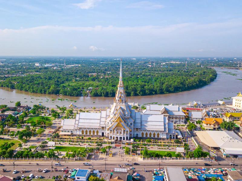 ไหว้หลวงพ่อโสธรเสริมดวงการเงิน