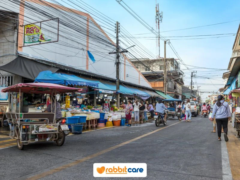 ตลาดบ้านเพ